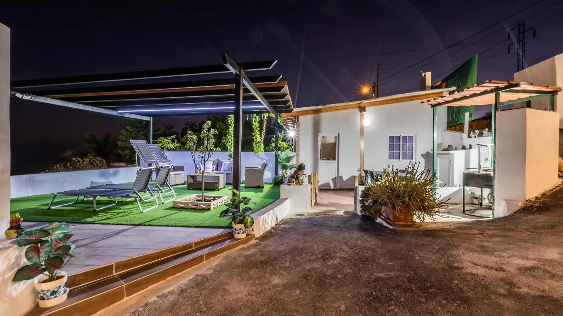 Villa El Rinconcito With Sea View Los Menores